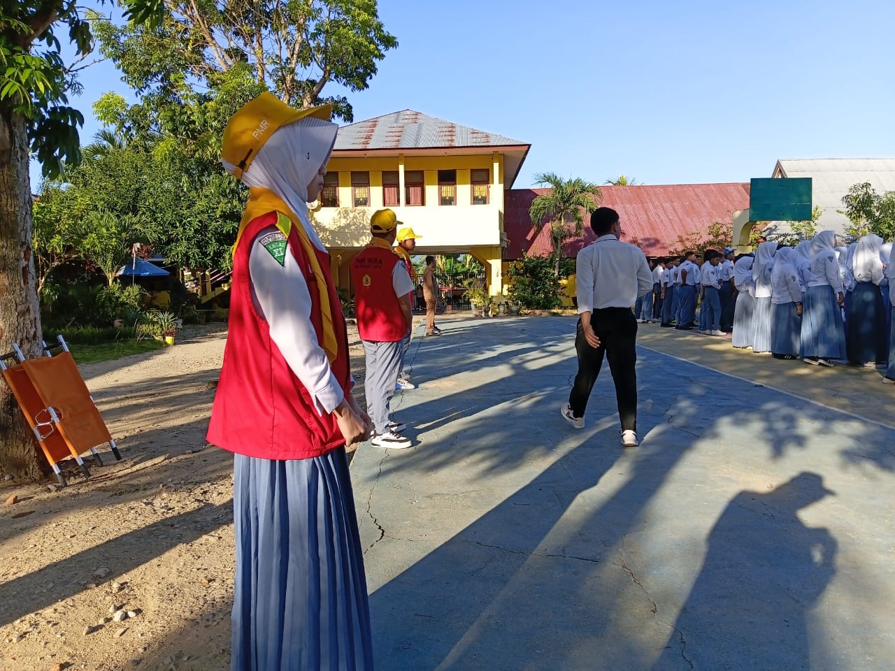 Siaga PMR dalam Pelaksanaan Upacara Bendera di SMA Negeri 1 Tapa